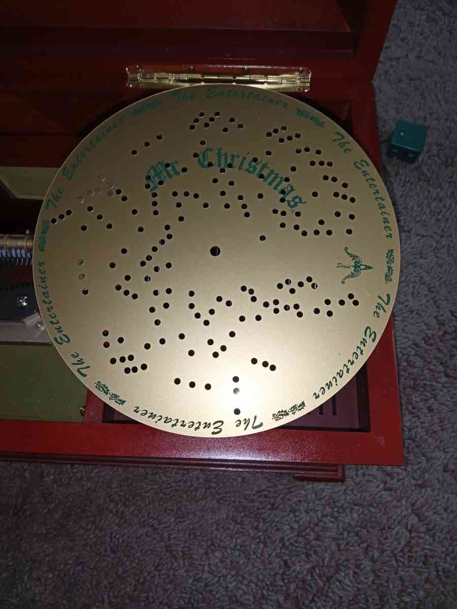 Christmas music box - Kokomo, Indiana - FleaMarketBay