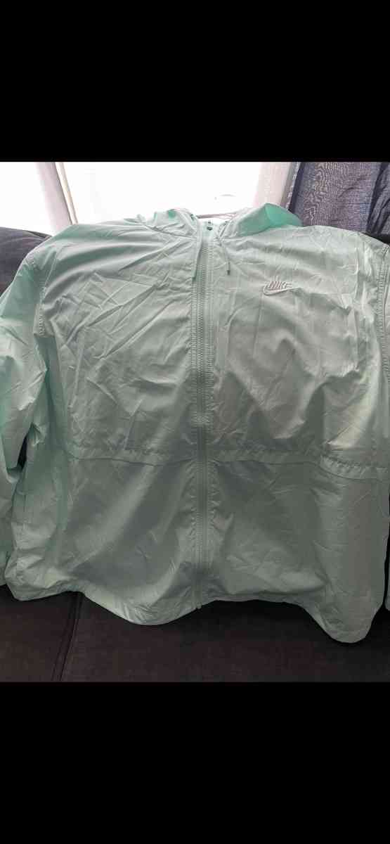 Nike hoodie - Melrose Park, Illinois