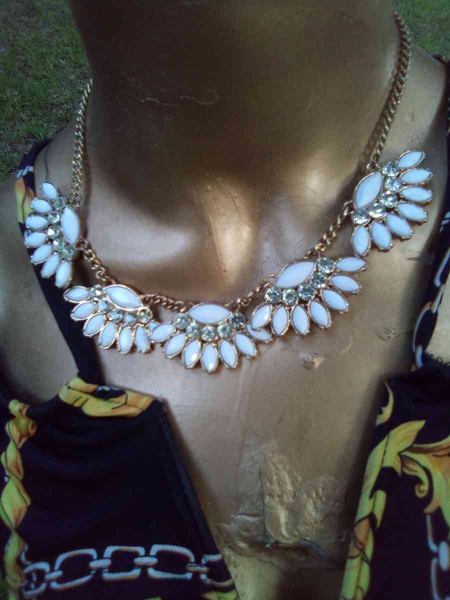 dangling White stoned gold necklace - Jacksonville, Florida - FleaMarketBay