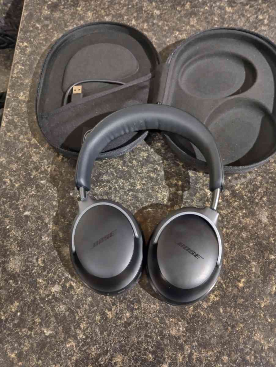 Bose Foldable Headphones - Austin, Texas - FleaMarketBay