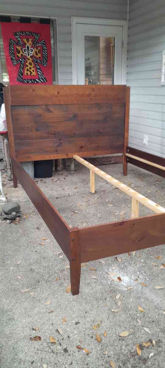 queen size custom wooden frame - Slidell, Louisiana