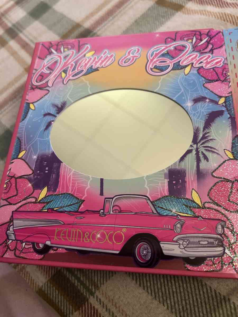 make up eyeshadow palette - Indianapolis, Indiana - FleaMarketBay