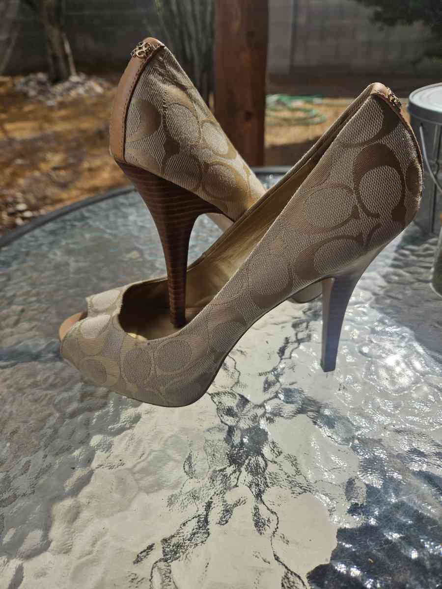 coach heels - Tucson, Arizona - FleaMarketBay