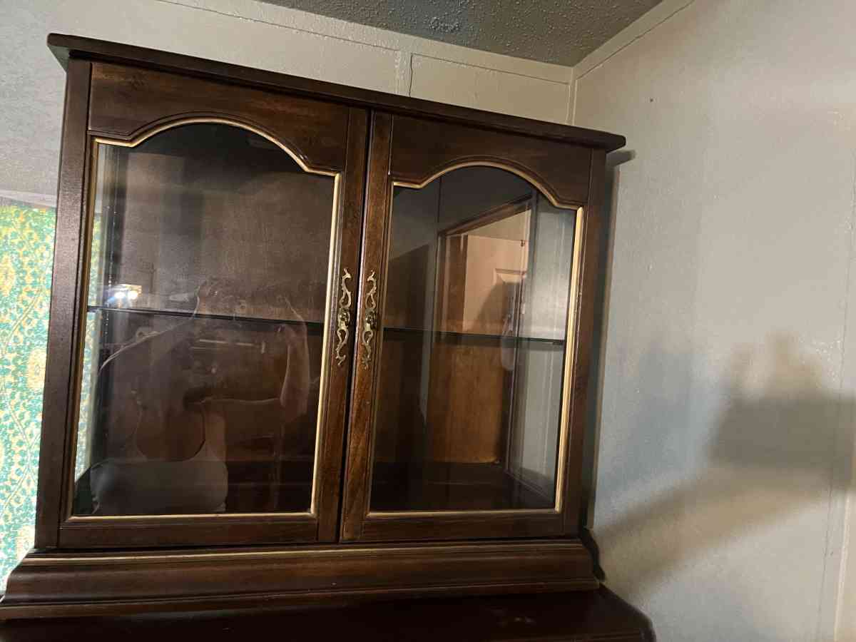 Lighted display Cabinet - Bacliff, Texas - FleaMarketBay