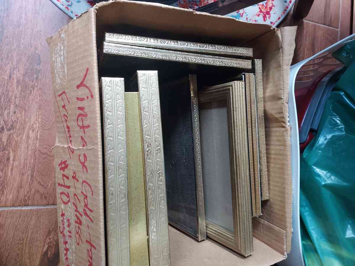 frames box of vibtage frames w glass intact ALL GOLD TONE - Albuquerque, New Mexico - FleaMarketBay