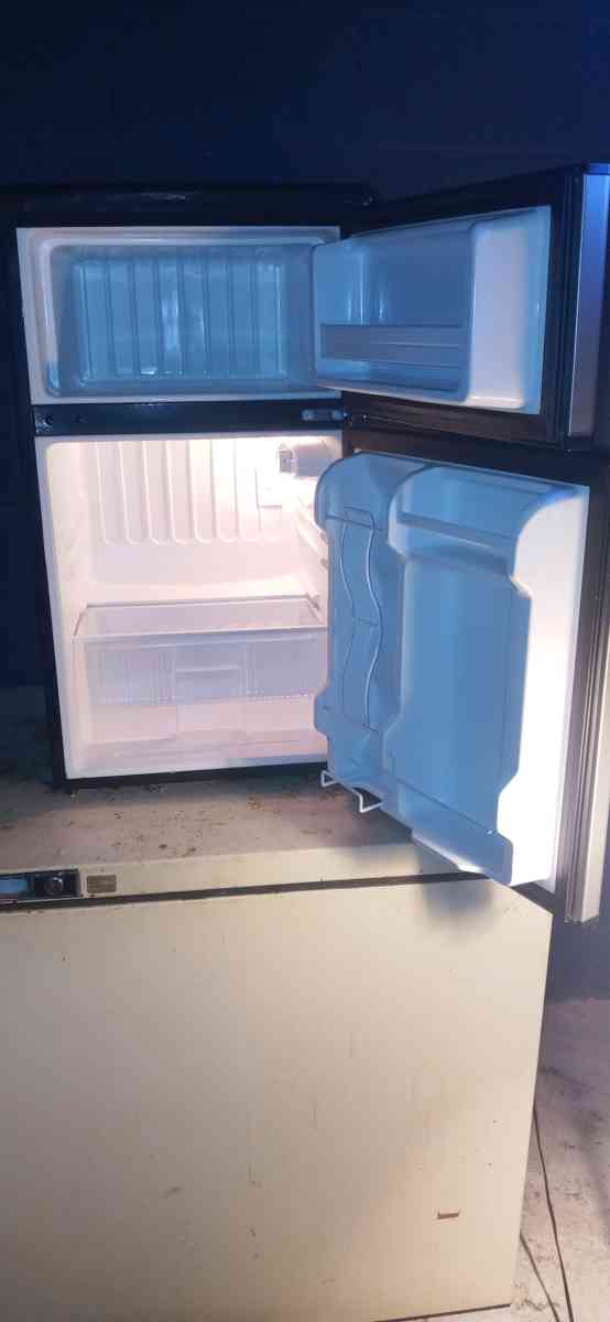 Frigidaire mini fridge with top freezer