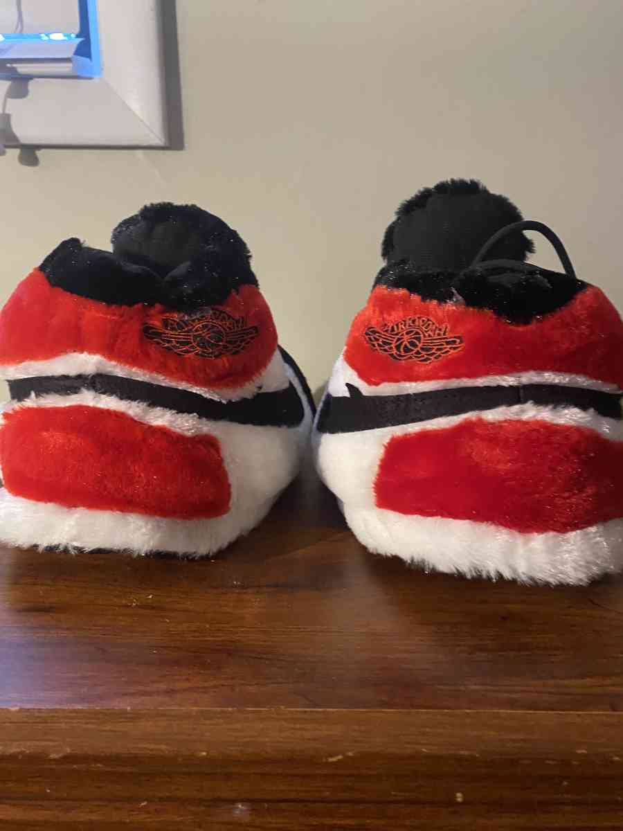 Jordan one slippers - Fort Wayne, Indiana - FleaMarketBay