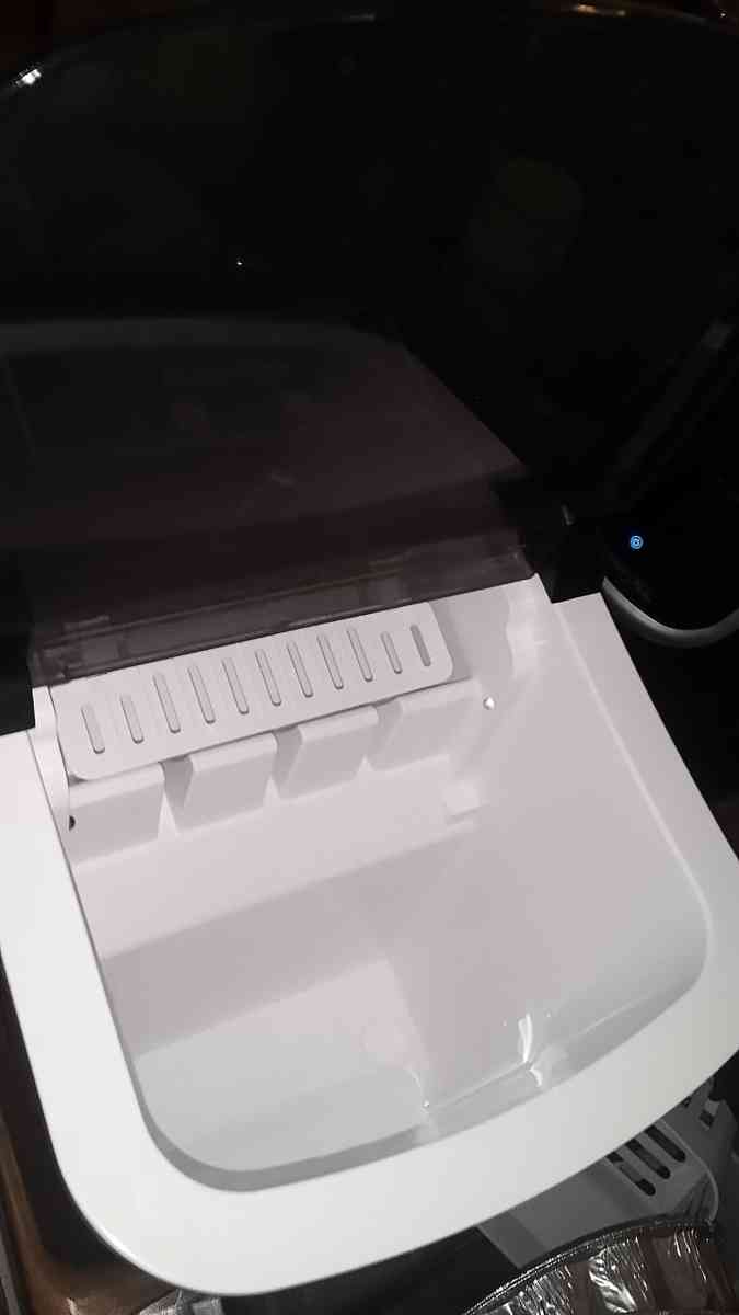 Frigidaire ice maker - Belton, Texas - FleaMarketBay