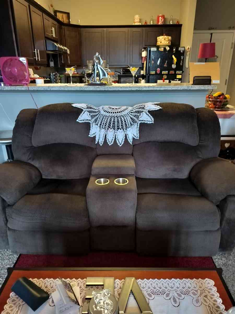 loveseat - Tell City, Indiana