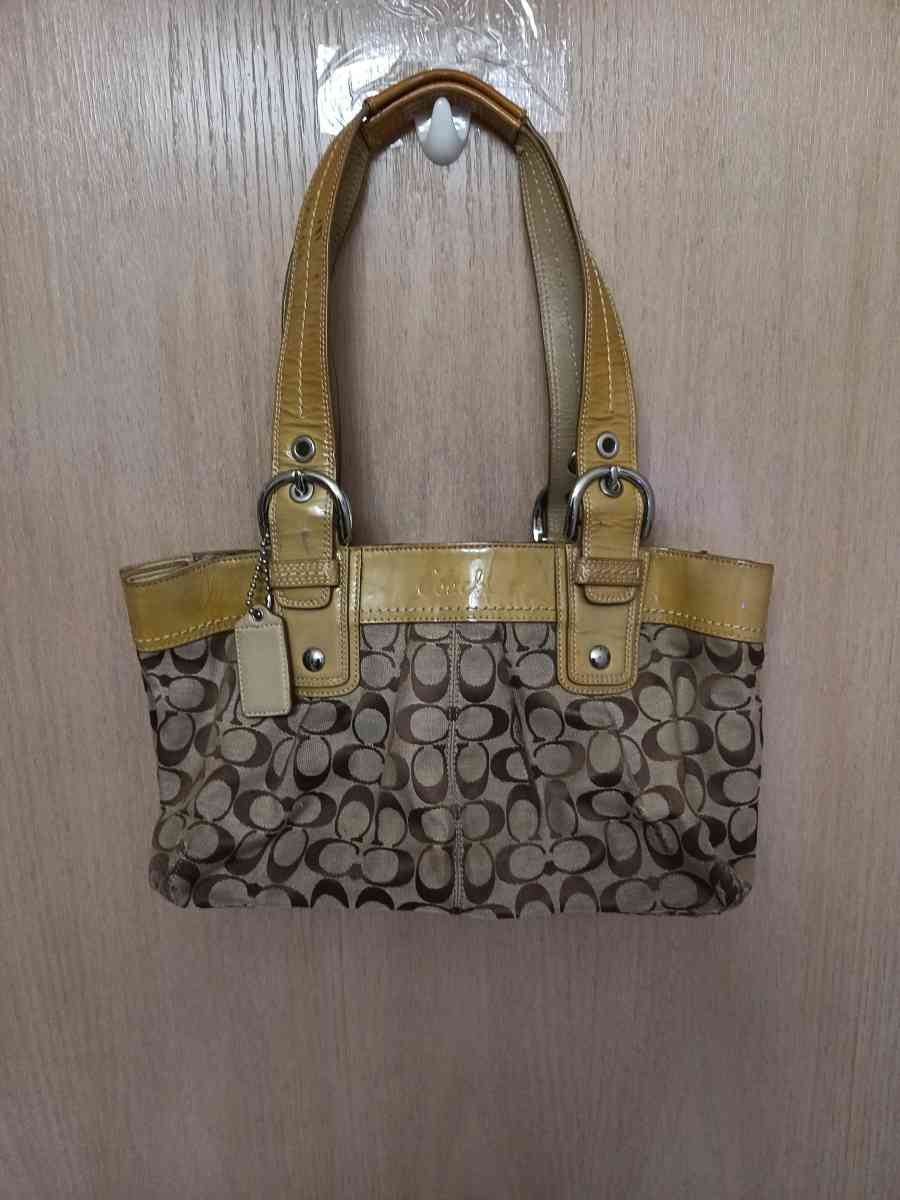 Coach purse - Friday Harbor, Washington - FleaMarketBay