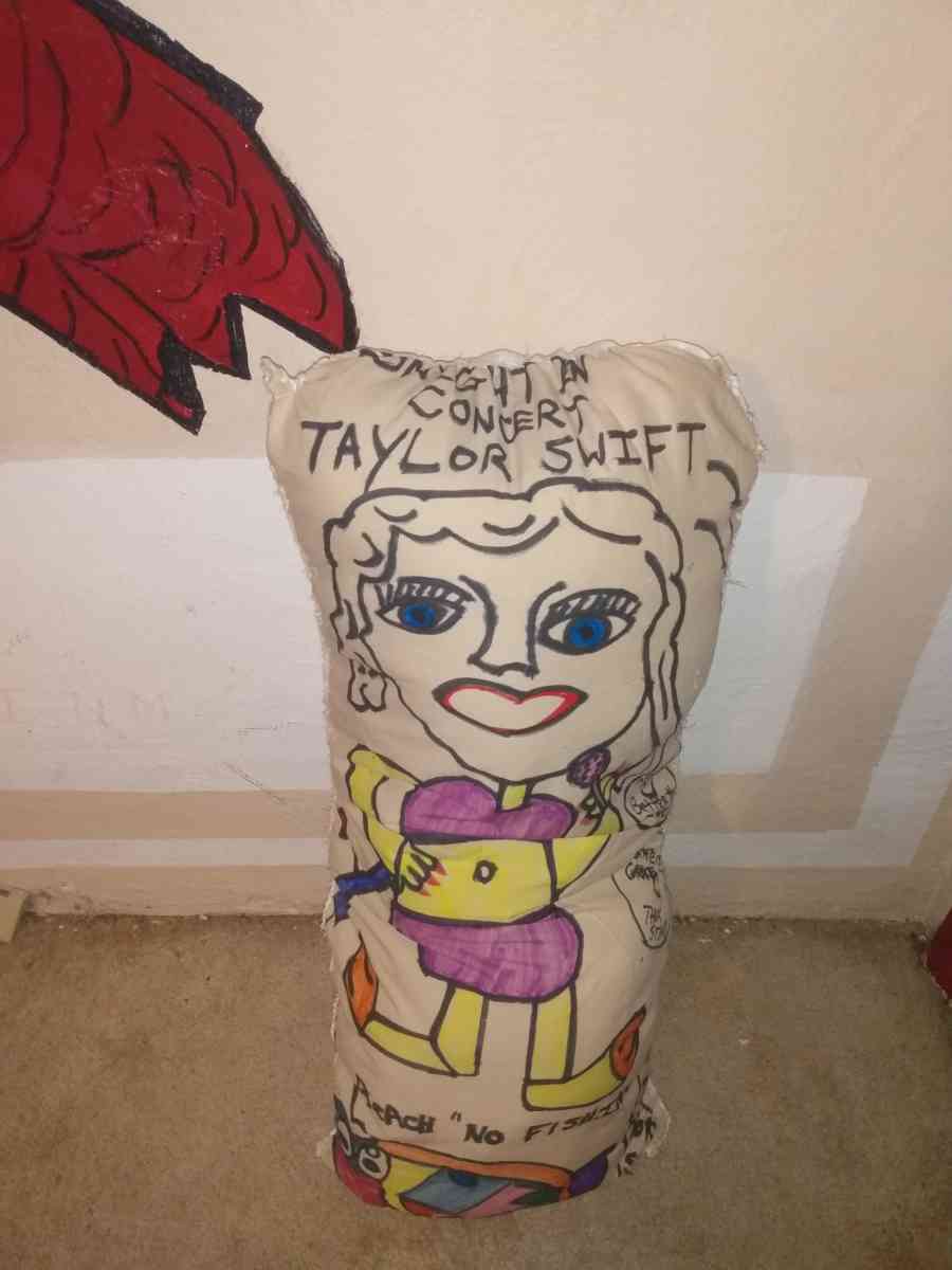 pillows and more - Saint Louis, Missouri - FleaMarketBay