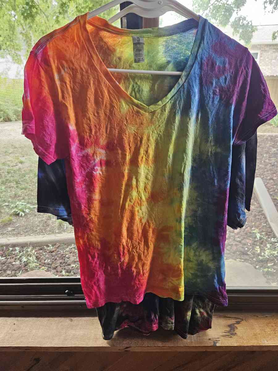 v neck or reg - Denver, Colorado - FleaMarketBay