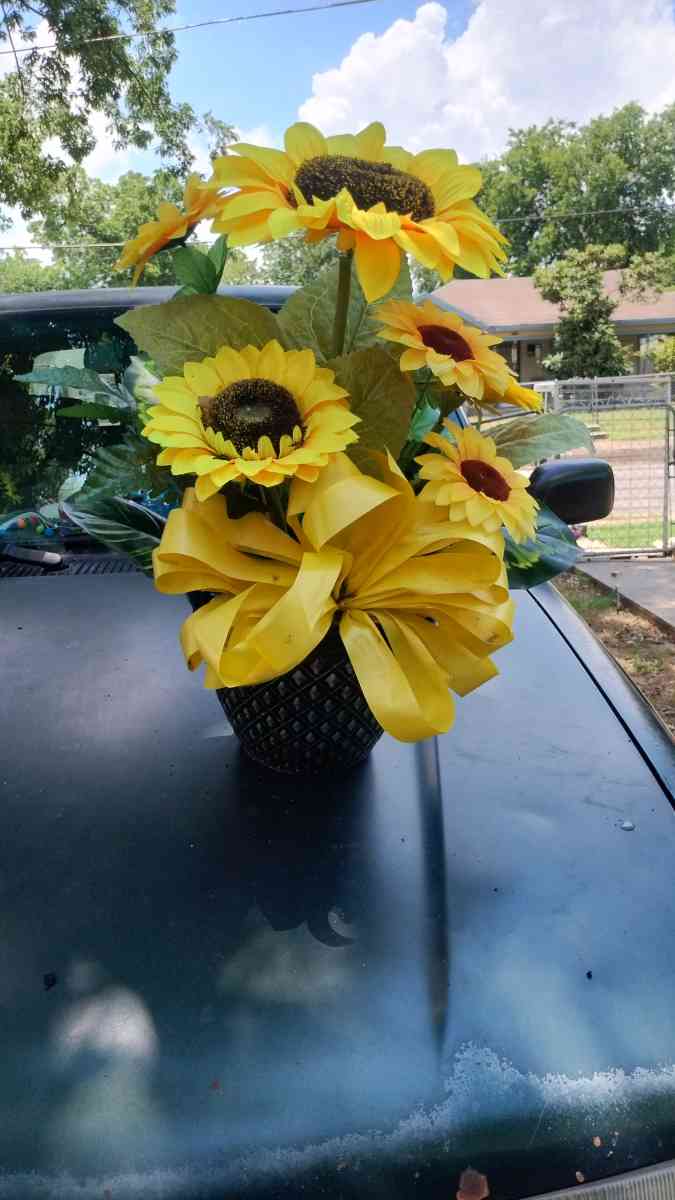 assorted flowers stands  virgin Mary pot - Abilene, Texas