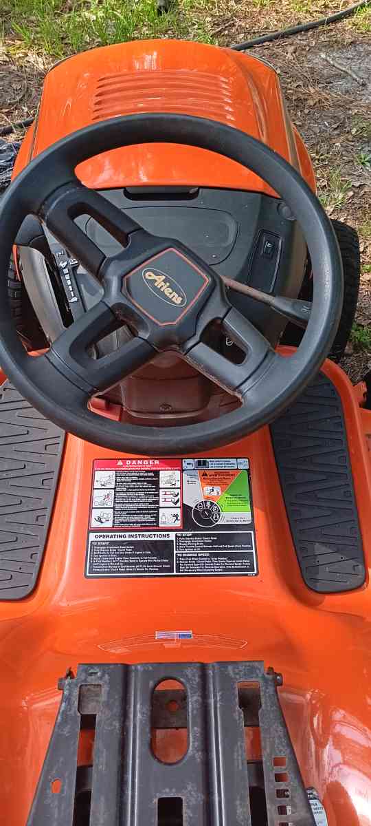 lawnmower - Middleburg, Florida