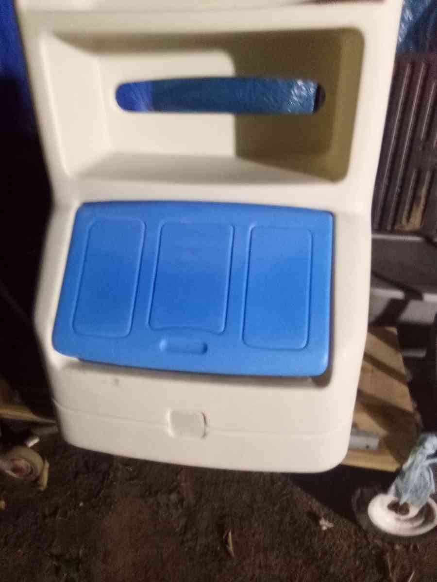 childrens toy box - Runnemede, New Jersey