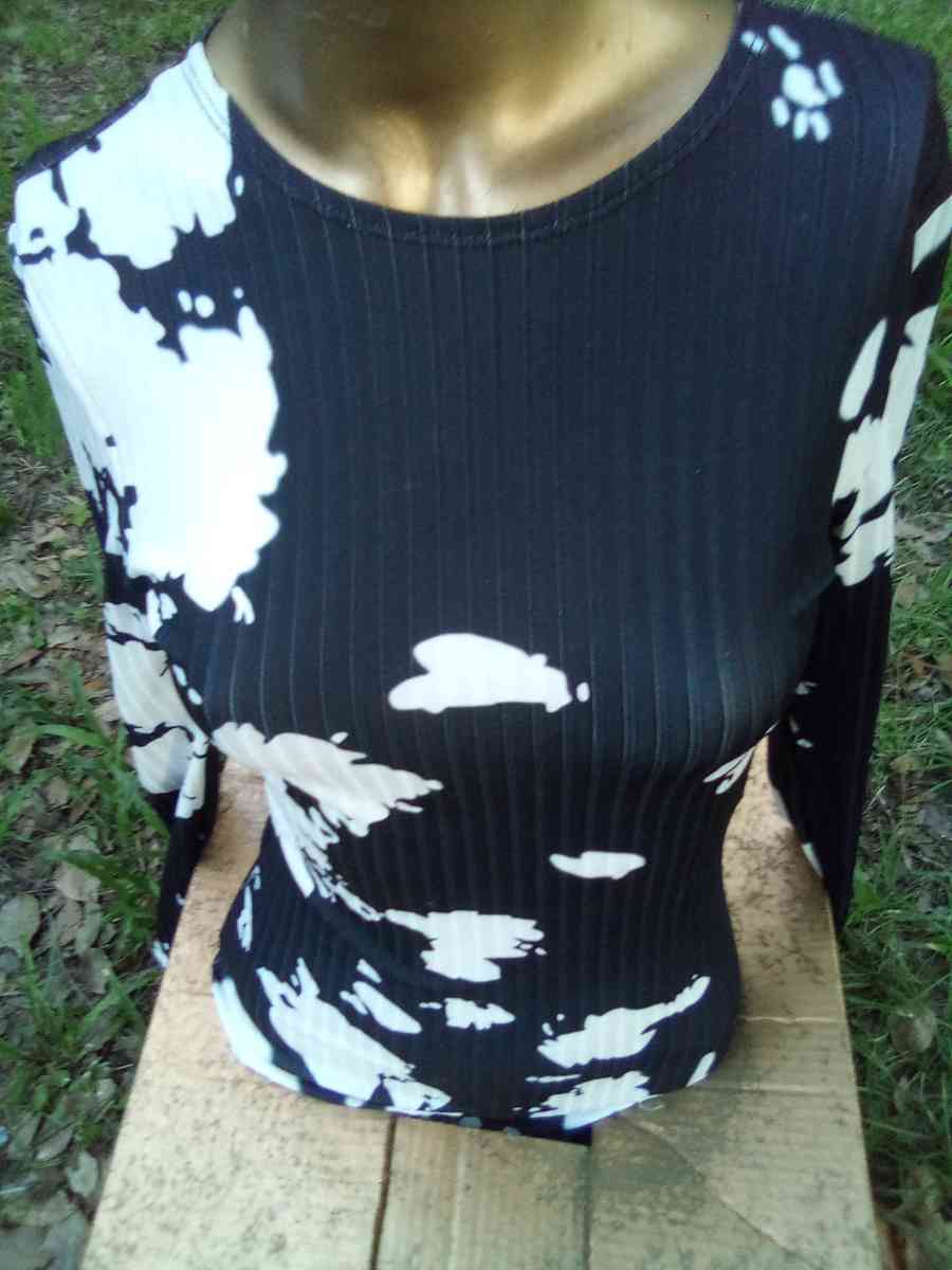 long pant outfit with connecting long sleeve shirt - Jacksonville, Florida - FleaMarketBay