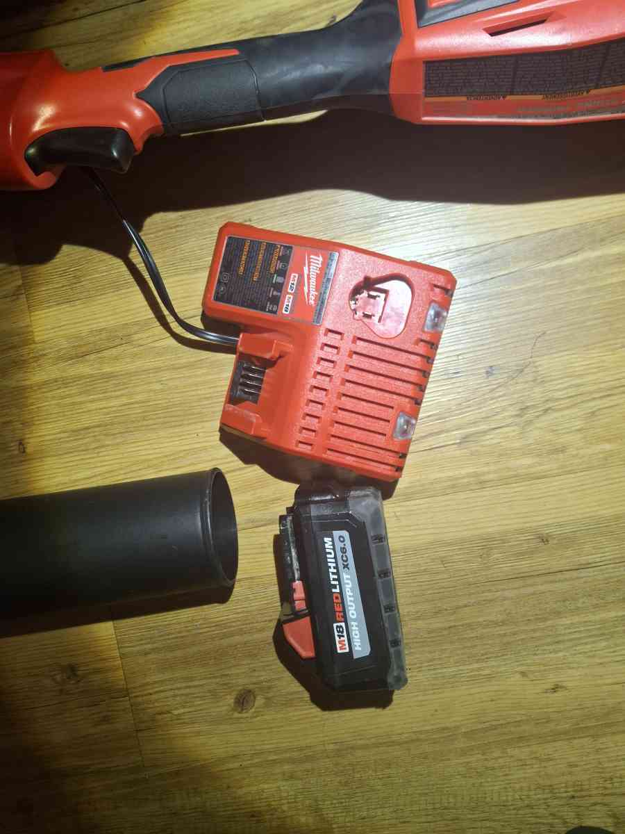 Milwaukee M18  weed trimmer  and blower combo set - Antioch, Tennessee - FleaMarketBay