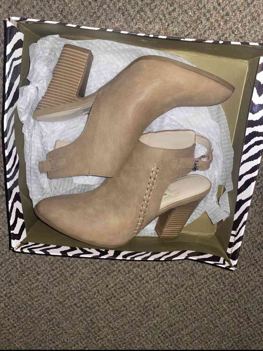 Womens Heels size 9 - Joliet, Illinois - FleaMarketBay