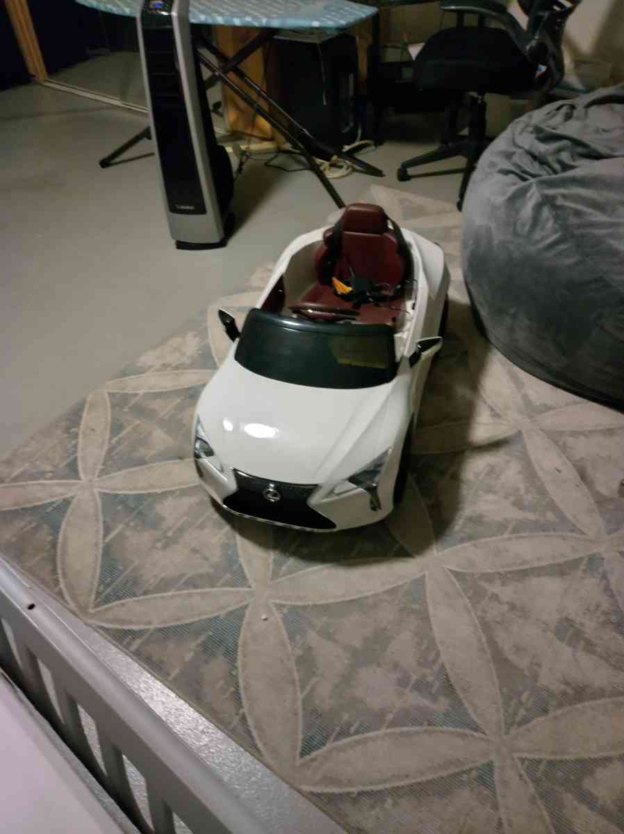 Lexus and Bentley battery operated kids cars for 3 to 5 year - Rialto, California - FleaMarketBay