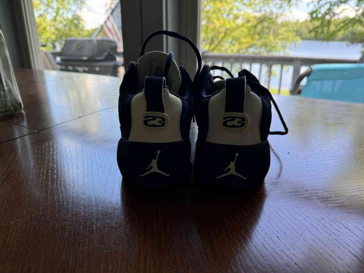 Jordan Tennis Shoes - Hibbing, Minnesota - FleaMarketBay