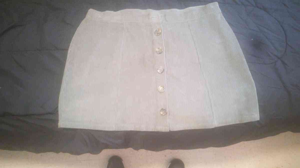I green corduroy skirt button down the front size extra - Afton, Tennessee - FleaMarketBay