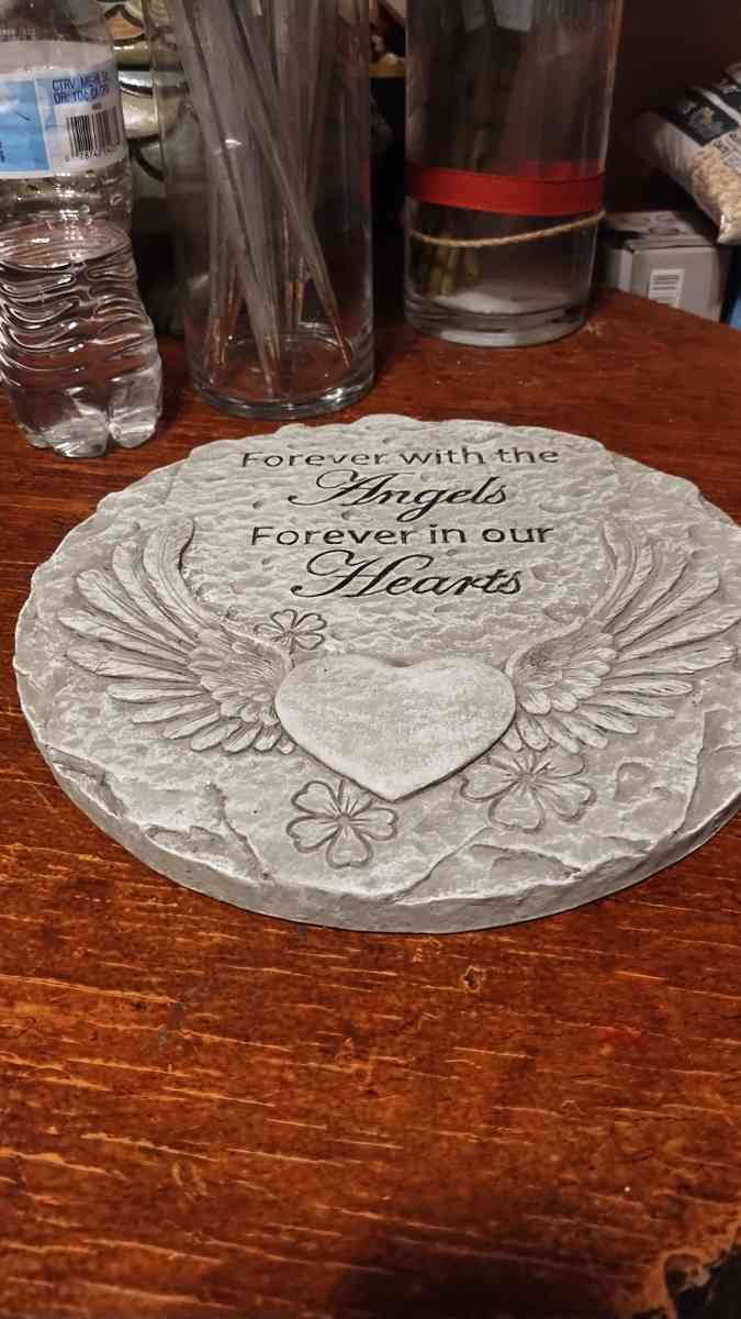 assorted flat heavy stones - Abilene, Texas - FleaMarketBay