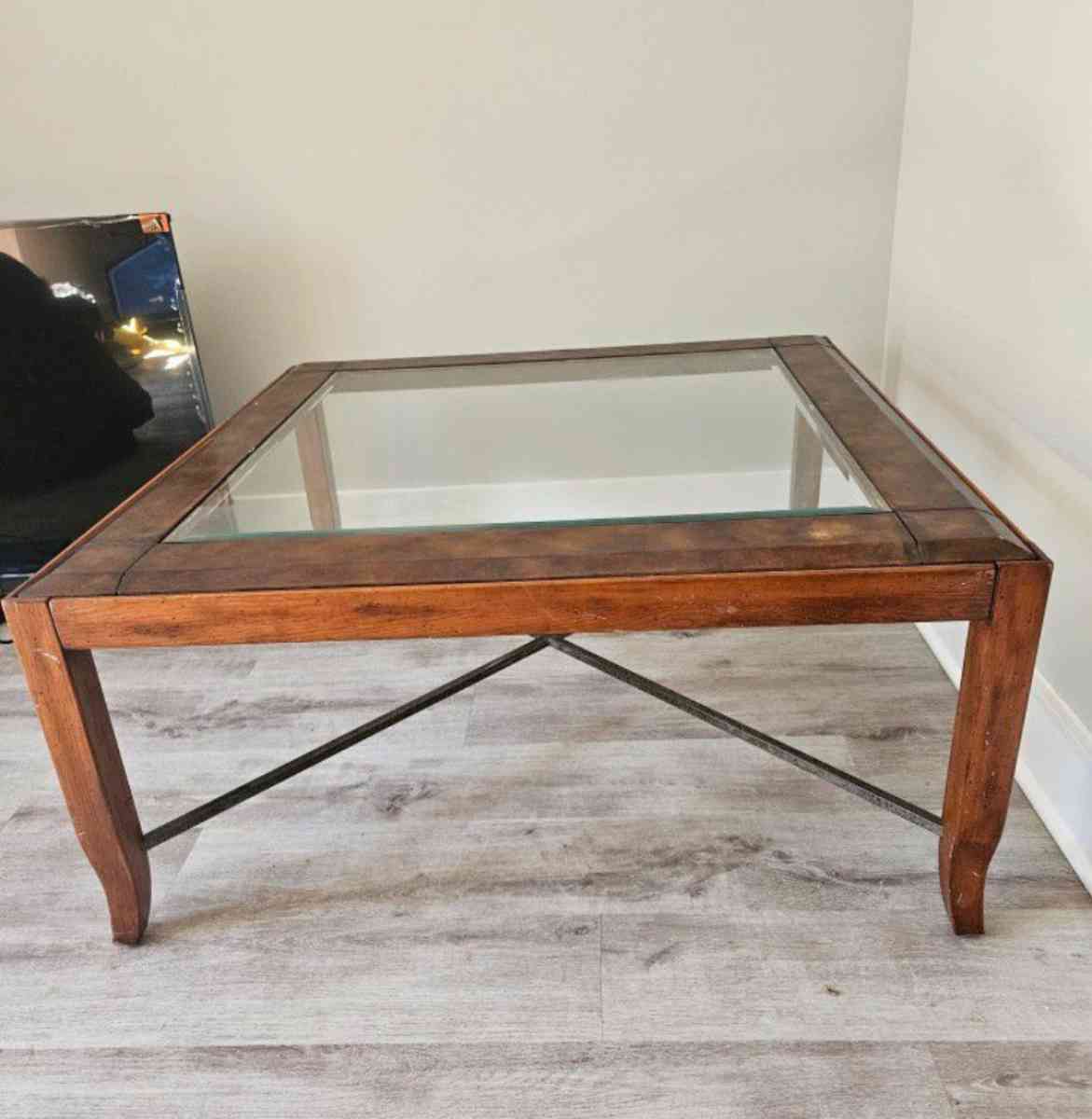 Coffee Table  Only  20 Dollars - Washington Navy Yard, District of Columbia - FleaMarketBay