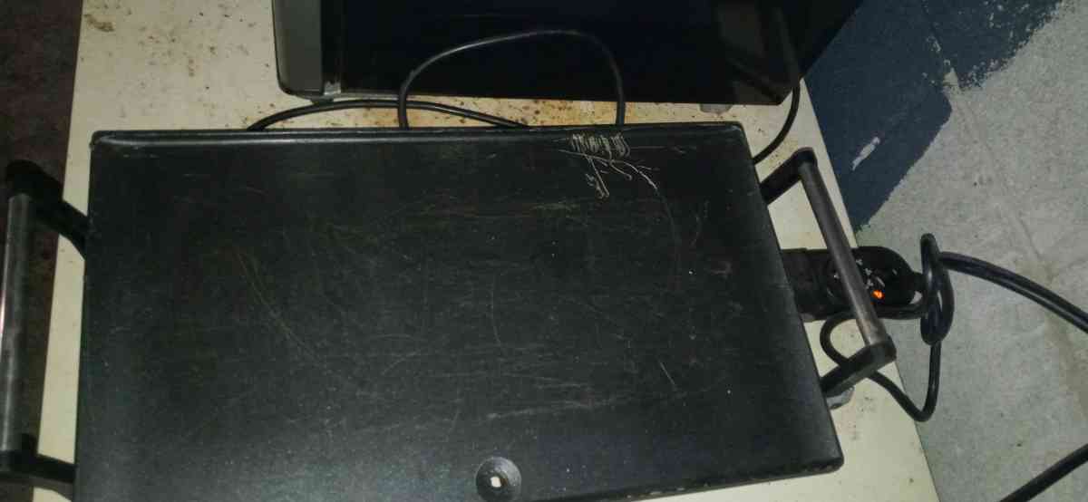 two pot plug in stove top and a flat skillet - Huntsville, Alabama - FleaMarketBay