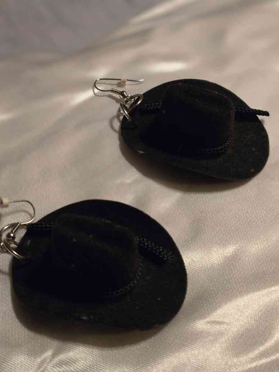 Earrings variety - Houston, Texas - FleaMarketBay