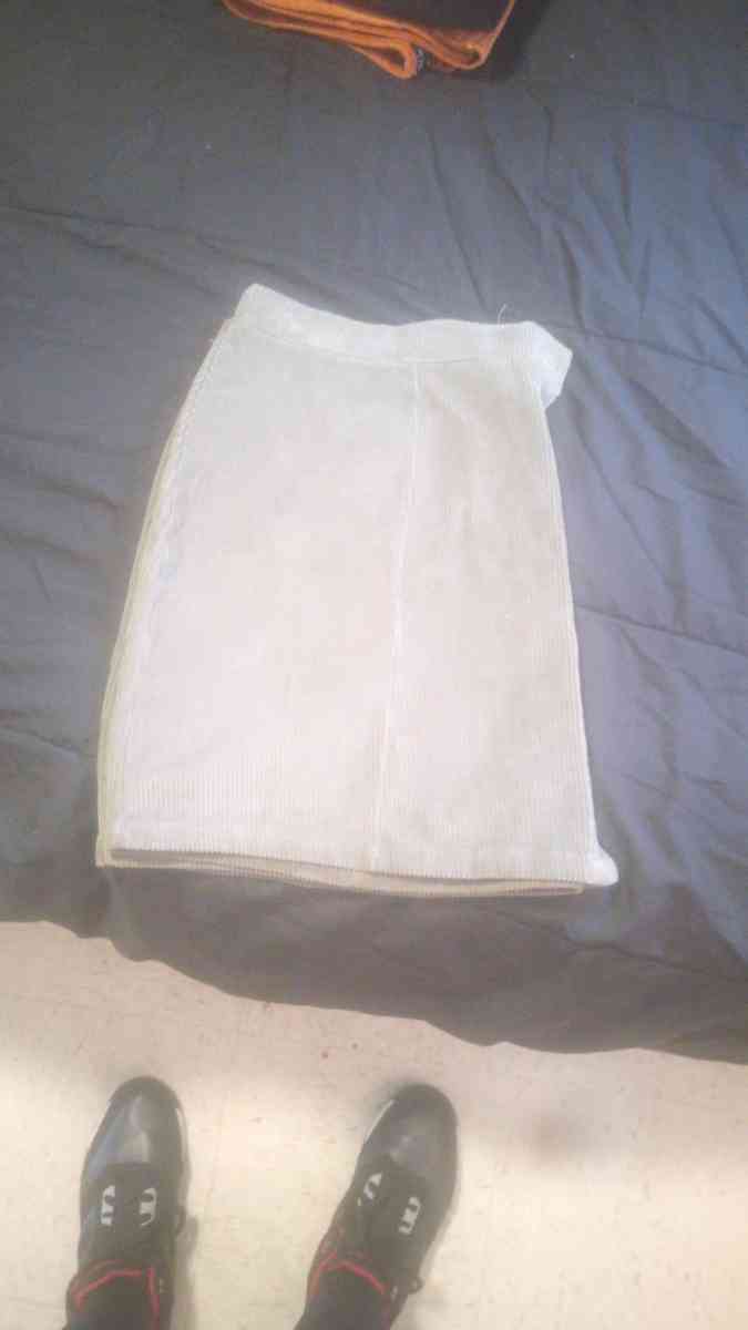 I green corduroy skirt button down the front size extra - Afton, Tennessee - FleaMarketBay