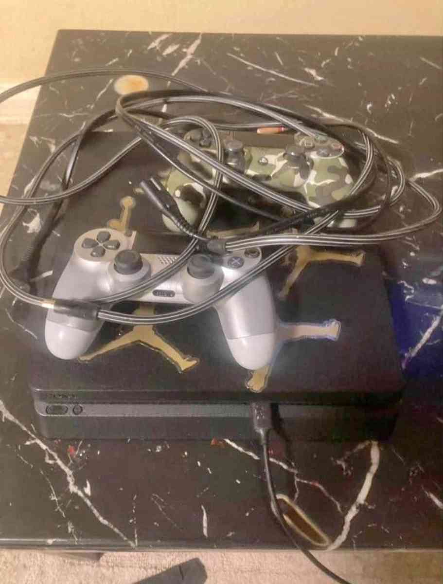 Playstation 4 Slim - Memphis, Tennessee