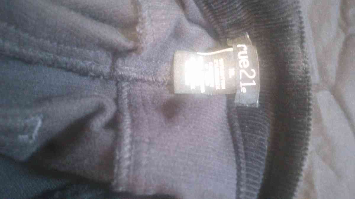 Im black corduroy skirt button down the front size extra - Afton, Tennessee