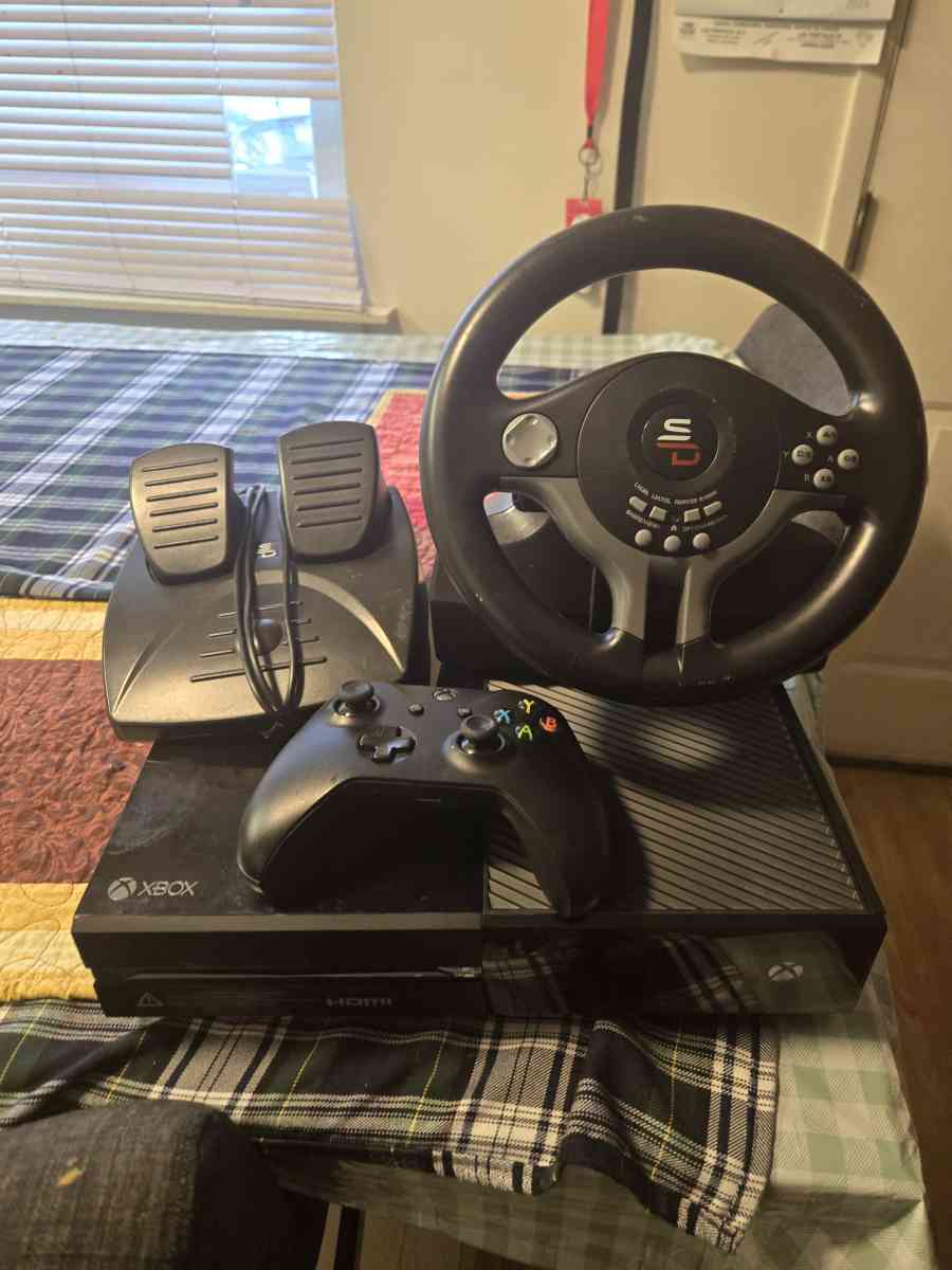 xbox one with control and more - Lynnwood, Washington