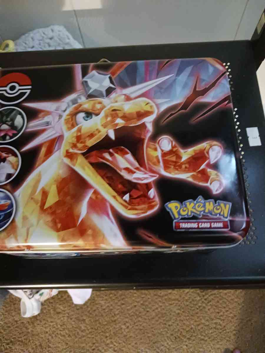 charizard tin w pokemon cards - Abington, Pennsylvania