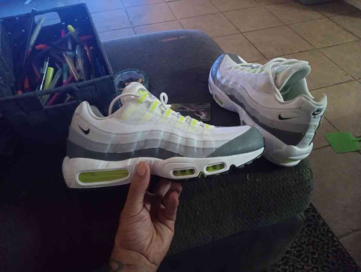Airmax 95 - Oklahoma City, Oklahoma - FleaMarketBay
