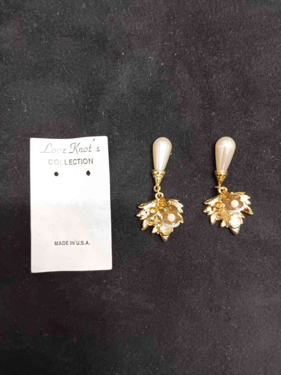 Vintage Love Knots Earrings - Mobile, Alabama - FleaMarketBay