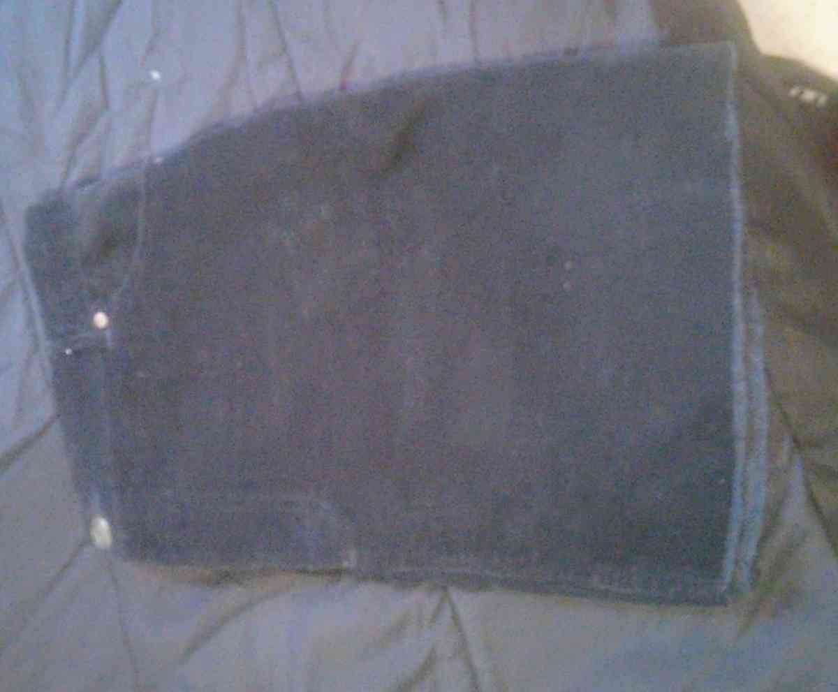 Im black corduroy skirt button down the front size extra - Afton, Tennessee - FleaMarketBay