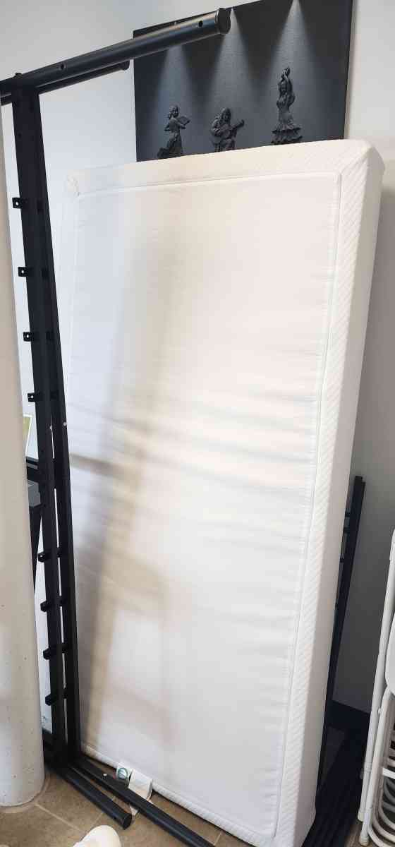 twin Memory Foam bed and frame - Orange Park, Florida