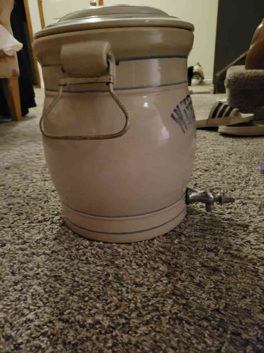 red wing Minnesota 2 gallon water cooler - Glendale Heights, Illinois - FleaMarketBay