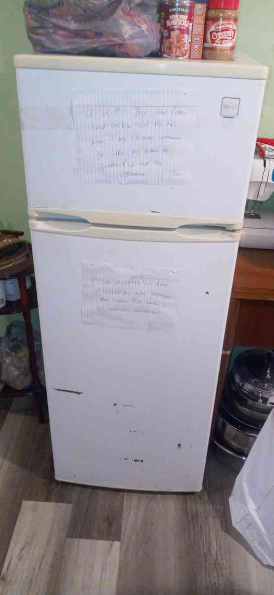 Magic Chef refrigerator - Huntsville, Alabama - FleaMarketBay