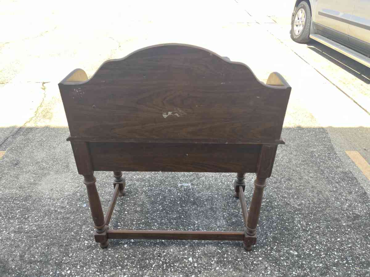 Athens table company Secretary - Bacliff, Texas - FleaMarketBay