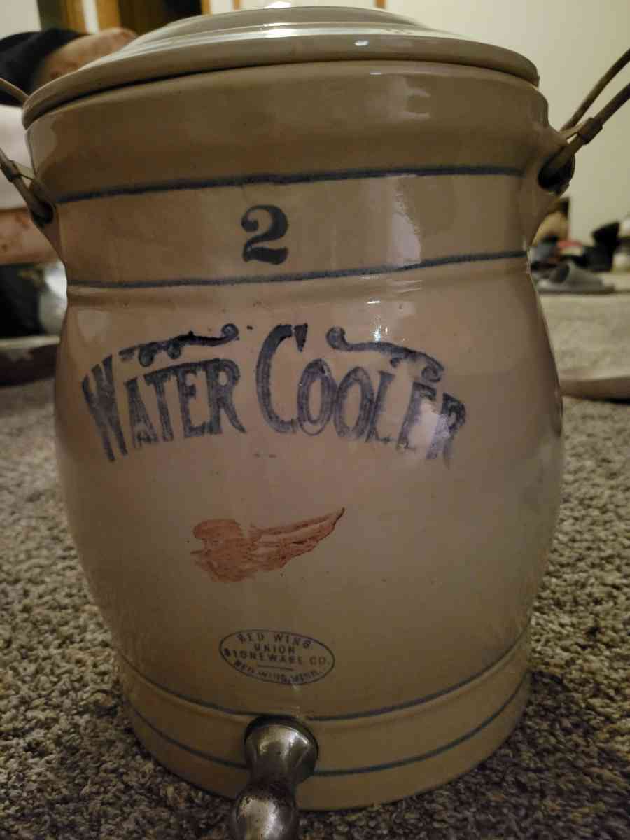 red wing Minnesota 2 gallon water cooler - Glendale Heights, Illinois