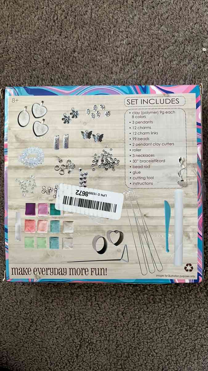 Bracelet Making Kit - Acushnet, Massachusetts - FleaMarketBay