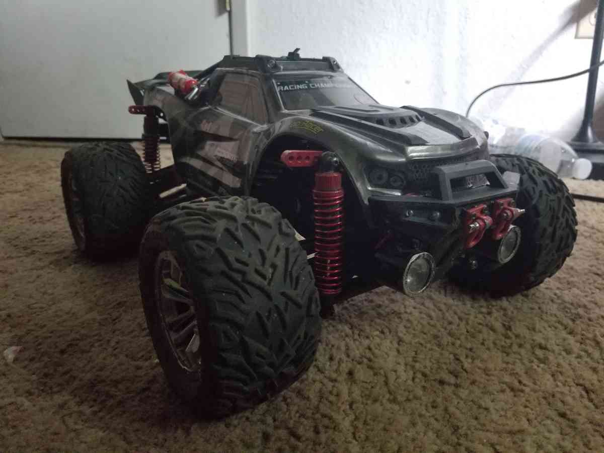 1 10th scale truck rc - Oroville, California