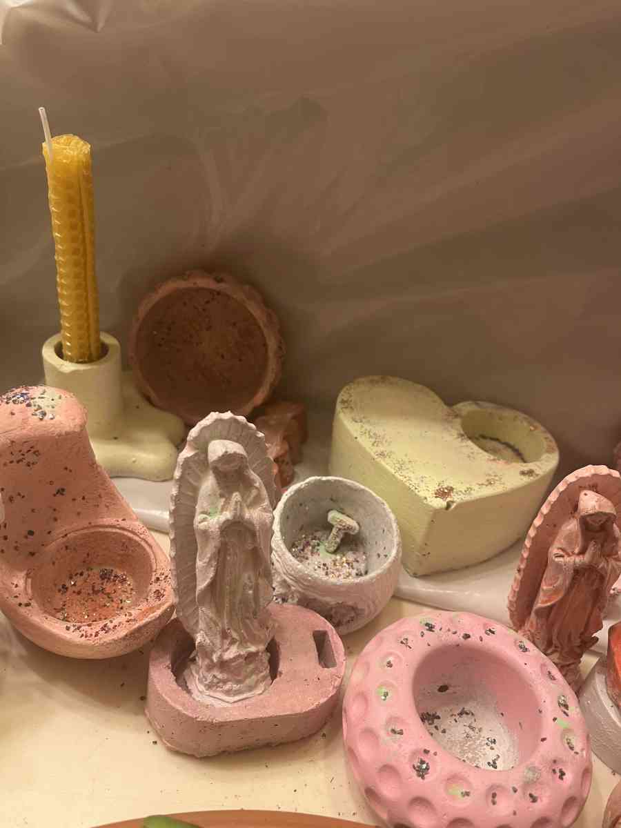 beautiful crafts for a present under 15 - Perris, California - FleaMarketBay