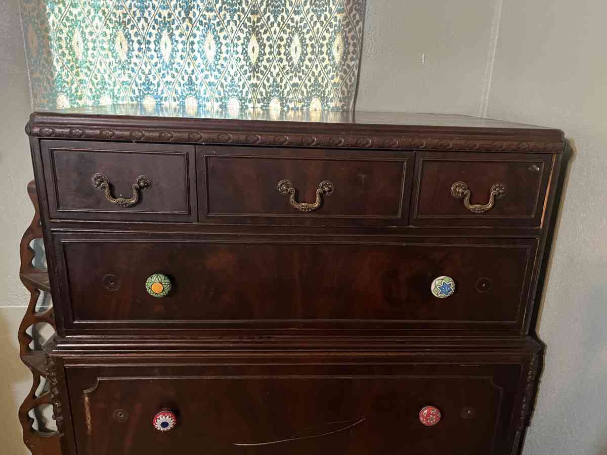 Matching dresser and vanity - Bacliff, Texas - FleaMarketBay