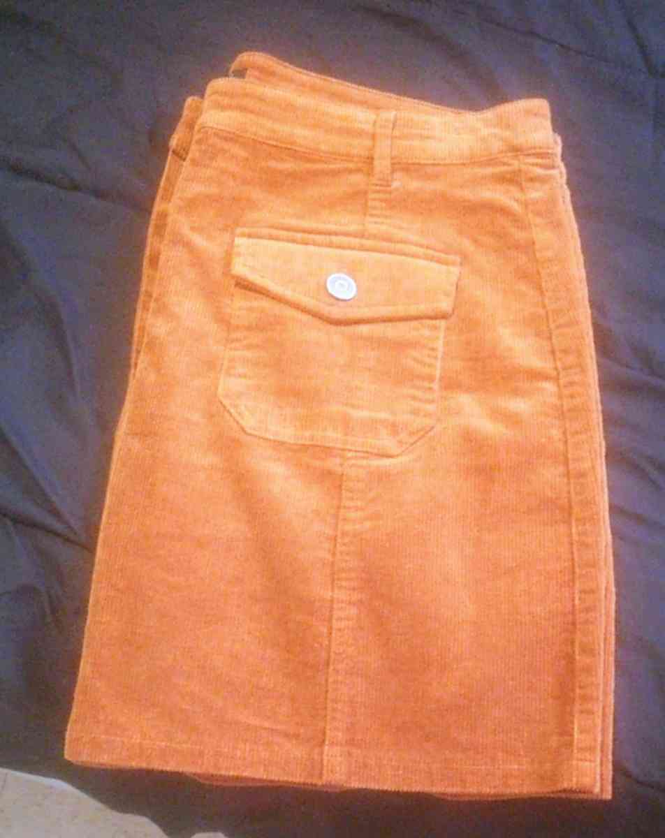 Im brown corduroy skirt button down the front size extra - Afton, Tennessee - FleaMarketBay