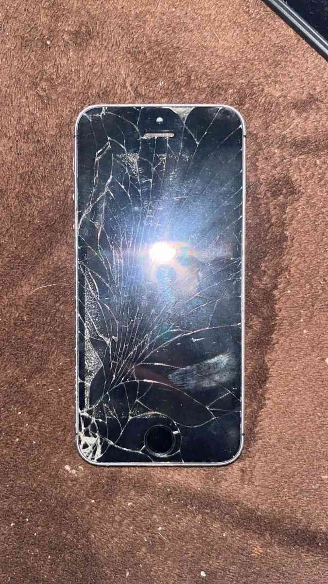 iPhone SE - Gaffney, South Carolina - FleaMarketBay