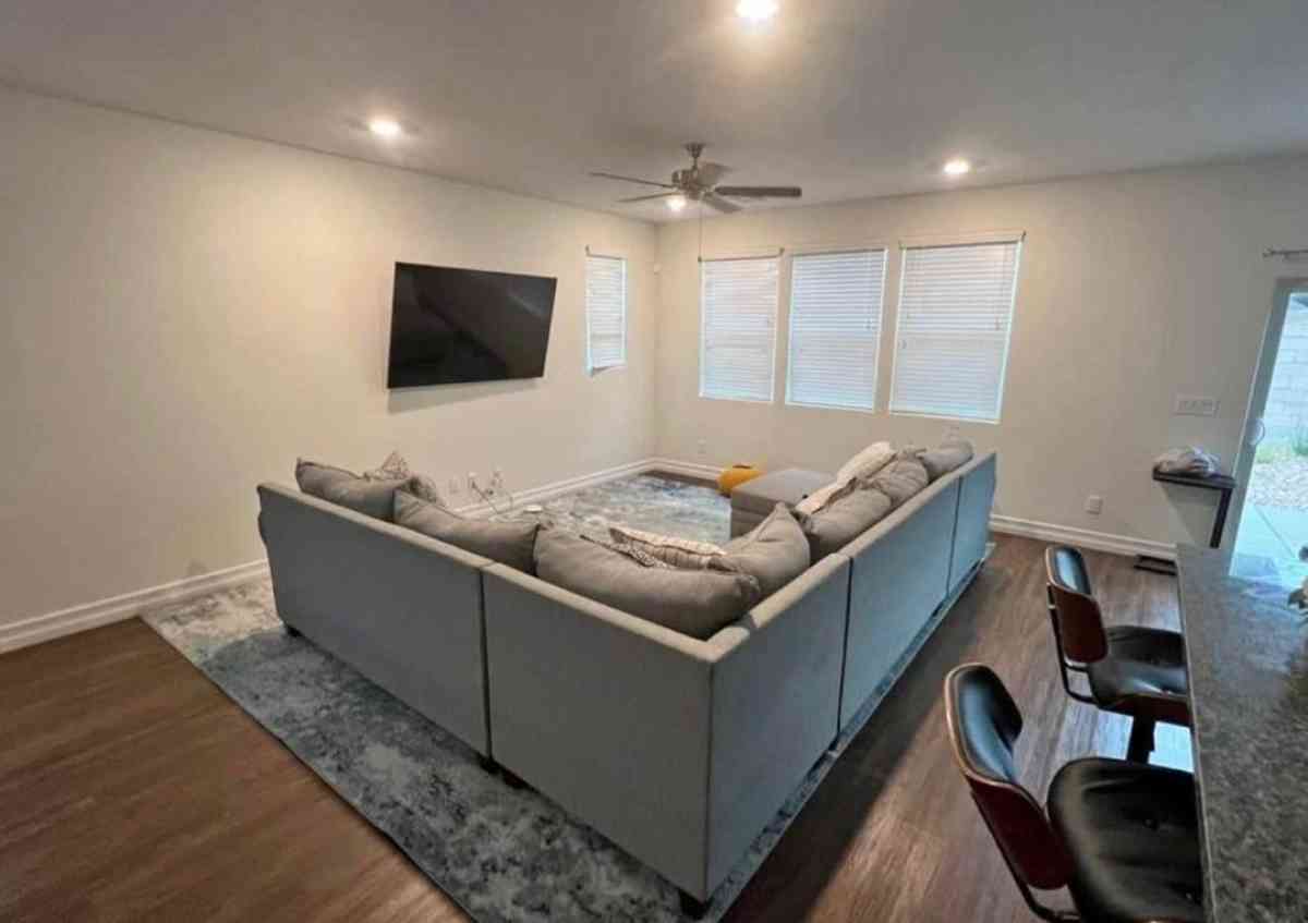 SECTIONAL SOFA - Lancaster, California