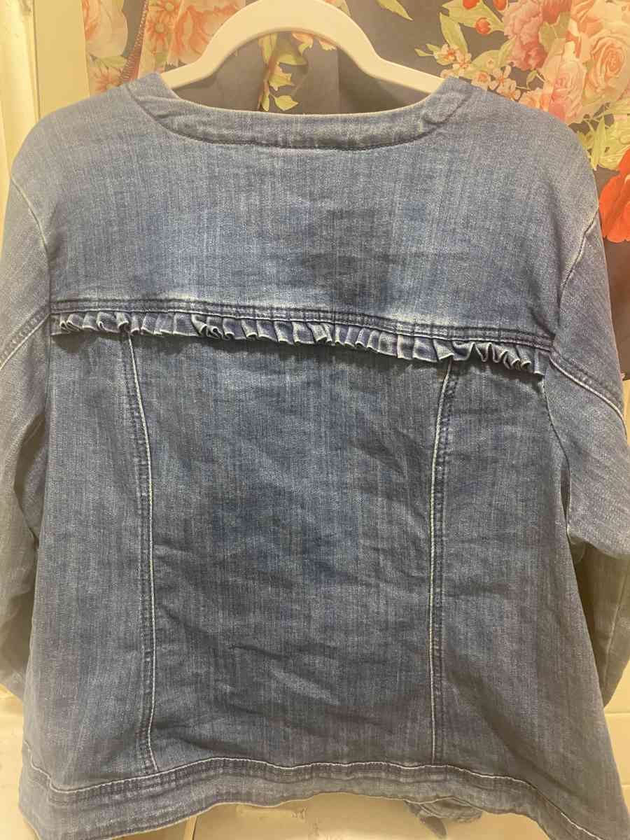 kate and Mallory - Pittsburgh, Pennsylvania - FleaMarketBay